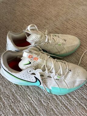 Nike White & Teal Basketball Shoes - GT Cut 3